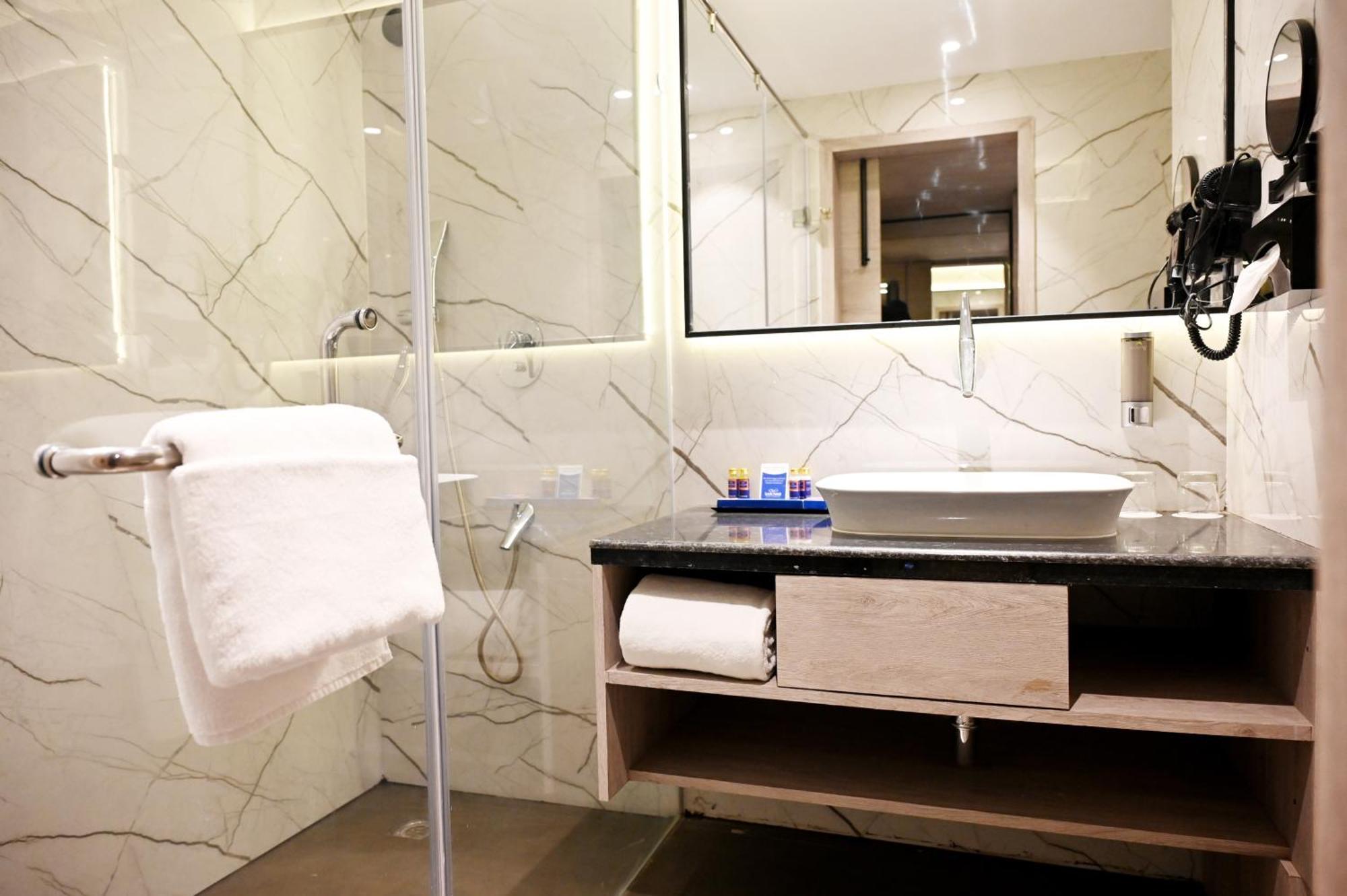 Ishaan Sarovar Portico Deoghar Extérieur photo
