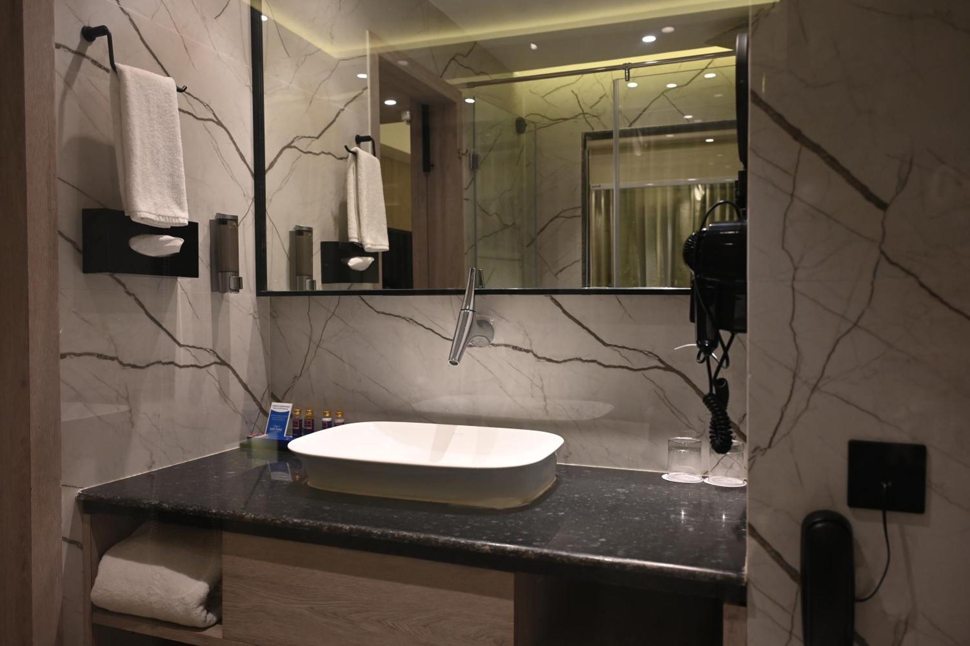 Ishaan Sarovar Portico Deoghar Extérieur photo